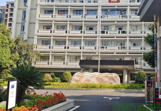 2025年09月16日眉山某单位食堂后厨油烟机和烟道清洗案例